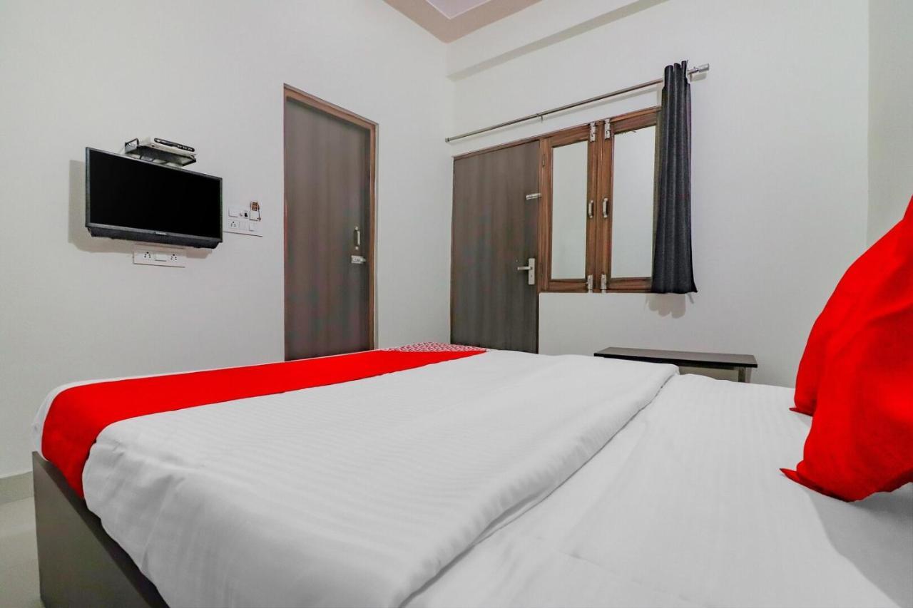 Rajlakshmi Guest House Mathura Buitenkant foto
