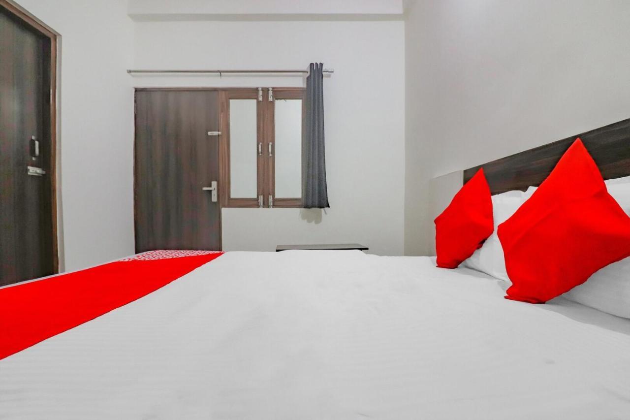 Rajlakshmi Guest House Mathura Buitenkant foto