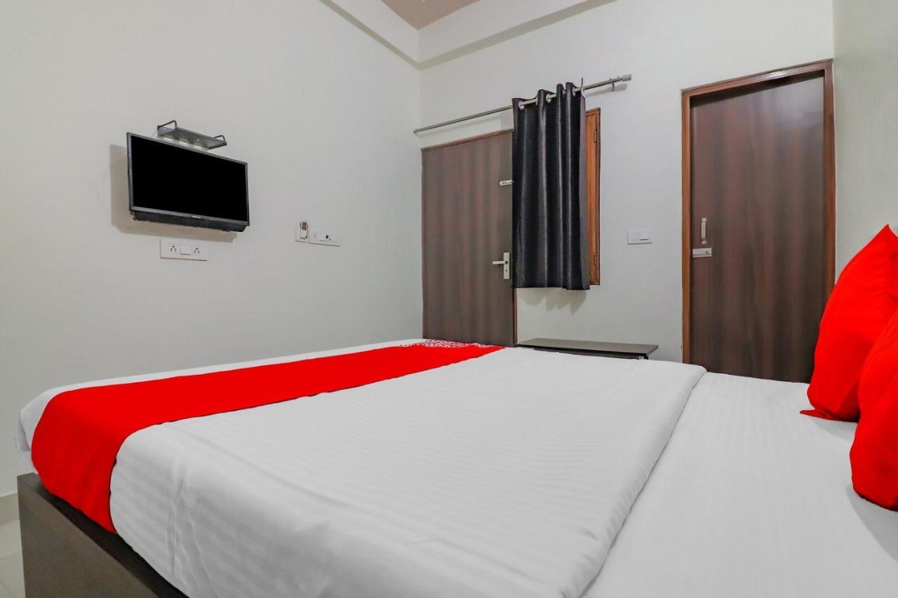 Rajlakshmi Guest House Mathura Buitenkant foto