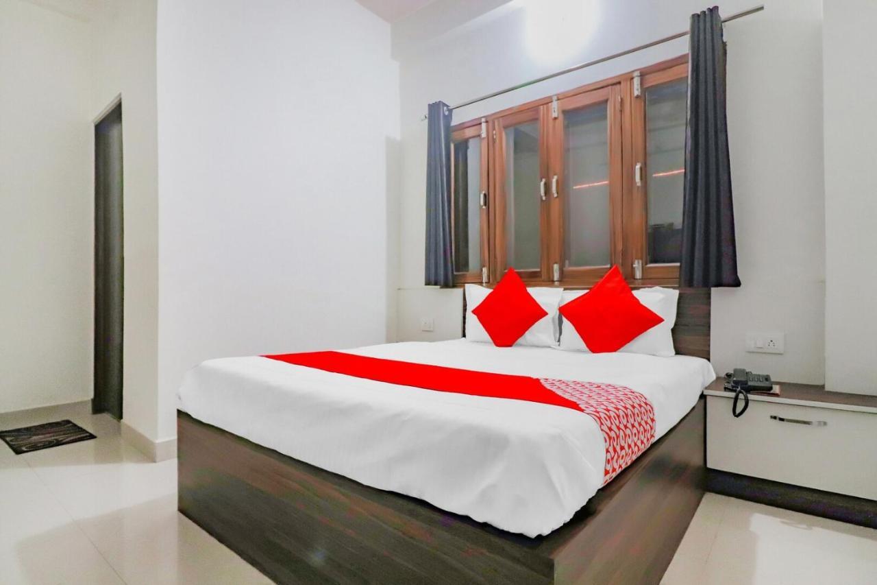 Rajlakshmi Guest House Mathura Buitenkant foto