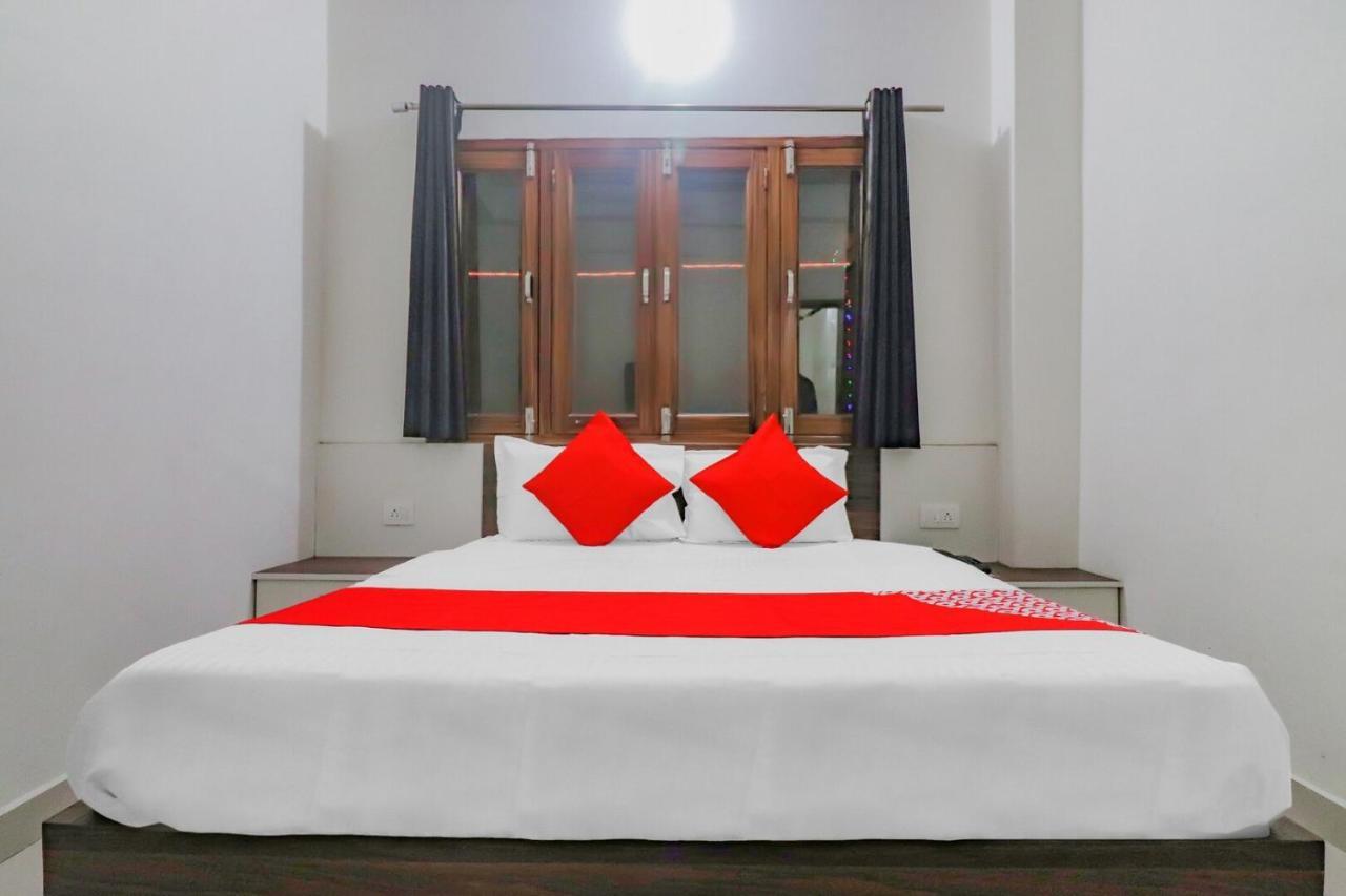 Rajlakshmi Guest House Mathura Buitenkant foto