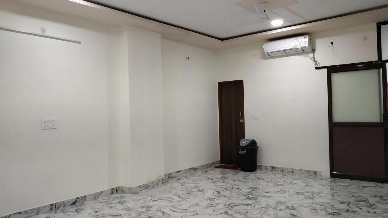 Rajlakshmi Guest House Mathura Buitenkant foto